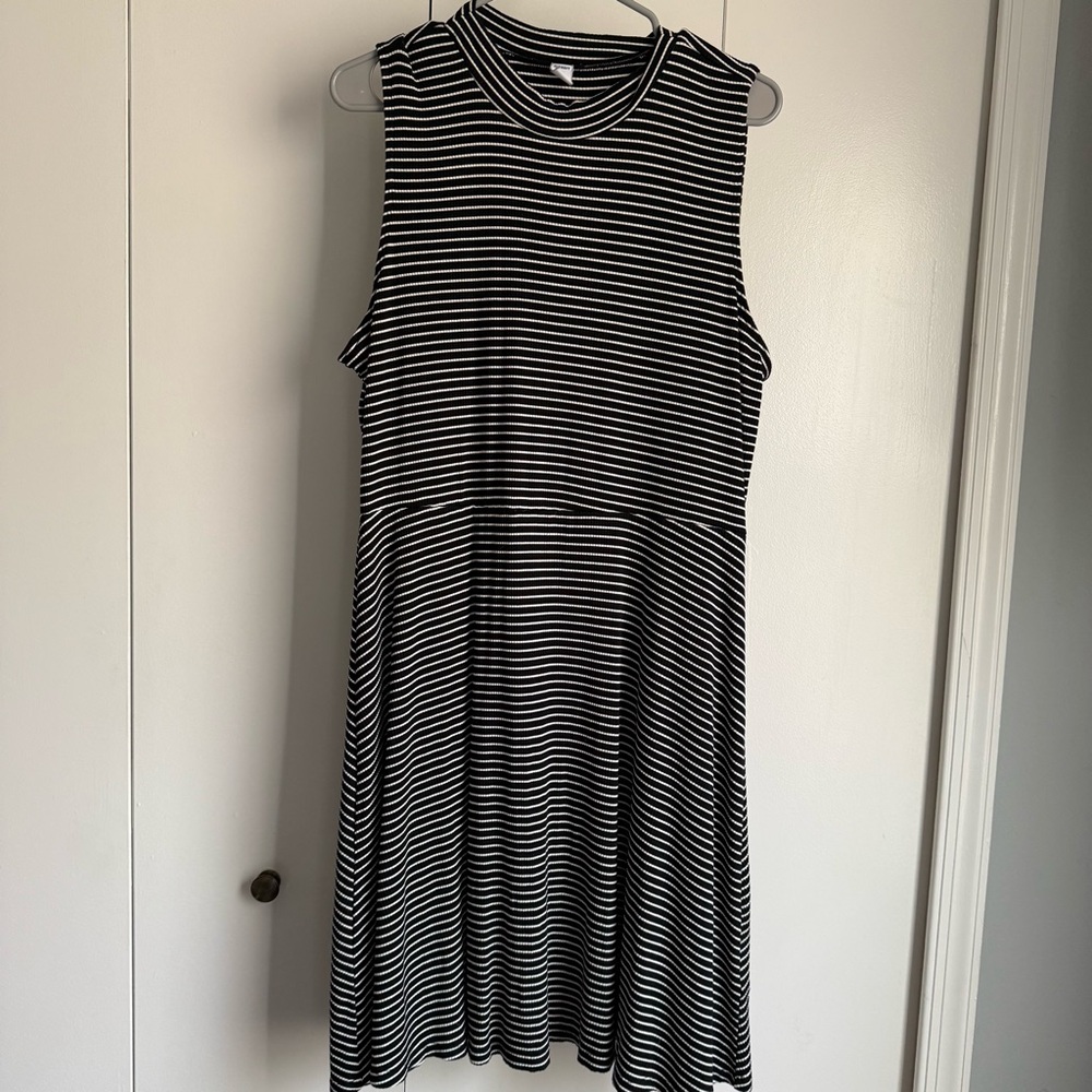 Old Navy Black/White Striped Dress Size XL GUC